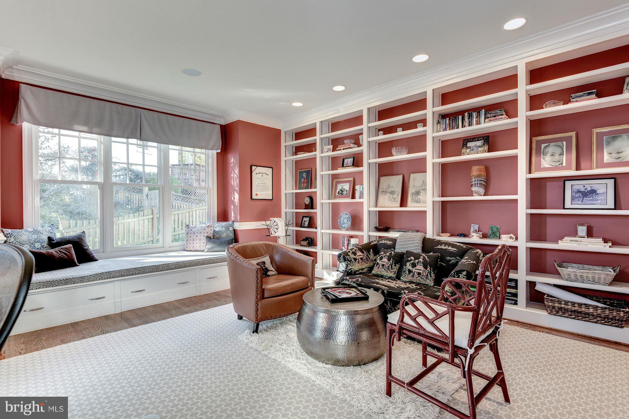 GOLF CLUB MANOR - Residential