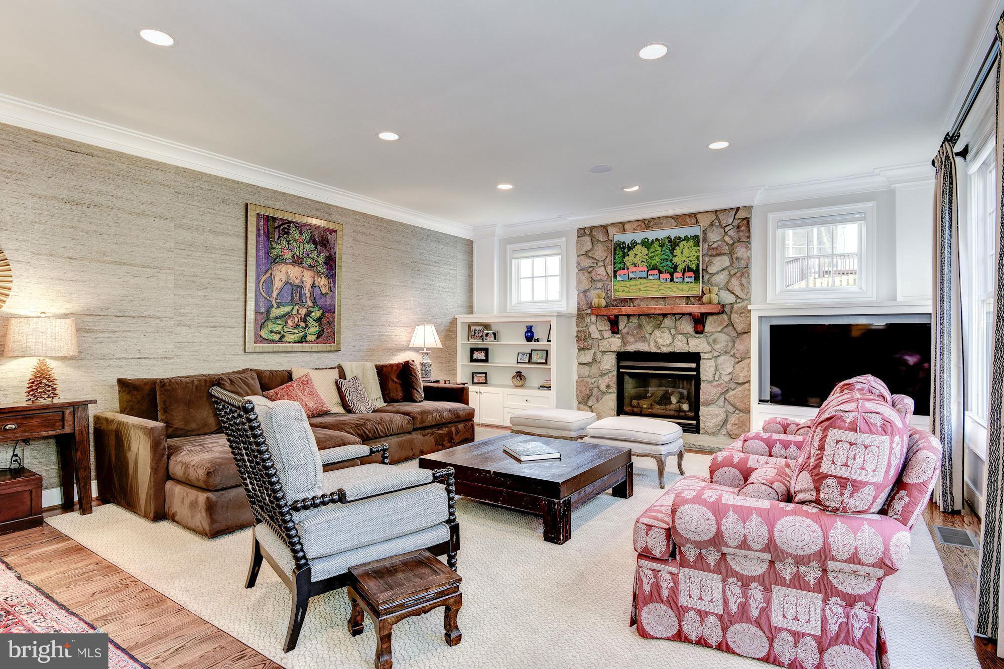 GOLF CLUB MANOR - Residential