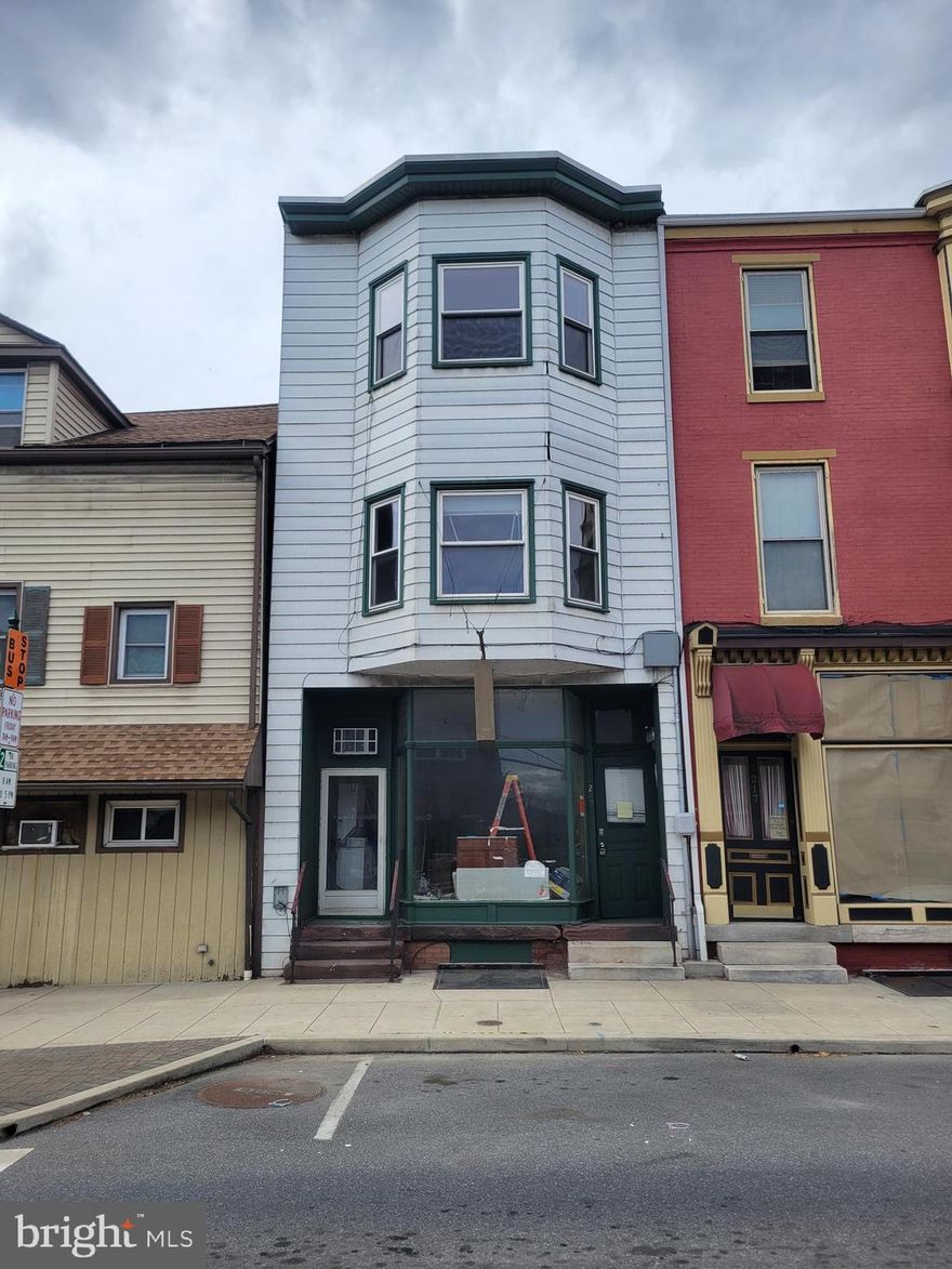 4 unit property in the heart of Middletown. This property has a 1 bedroom, 1 bath apartment on the first floor that is rented for $1,070 a month. Also on the first floor is a retail/office space with a half bath and access to the full basement. The second floor has a 2 bedroom, 1 bath apartment that rents for $1,400 a month, and there's also a 2 bedroom, 1 bath apartment on the third floor that also rents for $1,400 a month. Both second and third floor apartments are currently vacant. There are 3 electric meters currently, with a 4th one being added prior to closing, so each space will have there own meter.