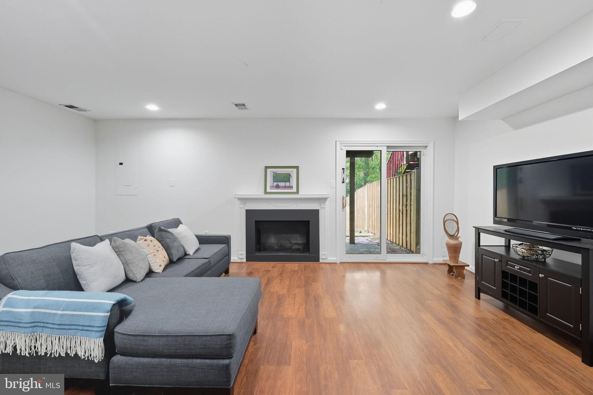 11606 SUMMER OAK DRIVE