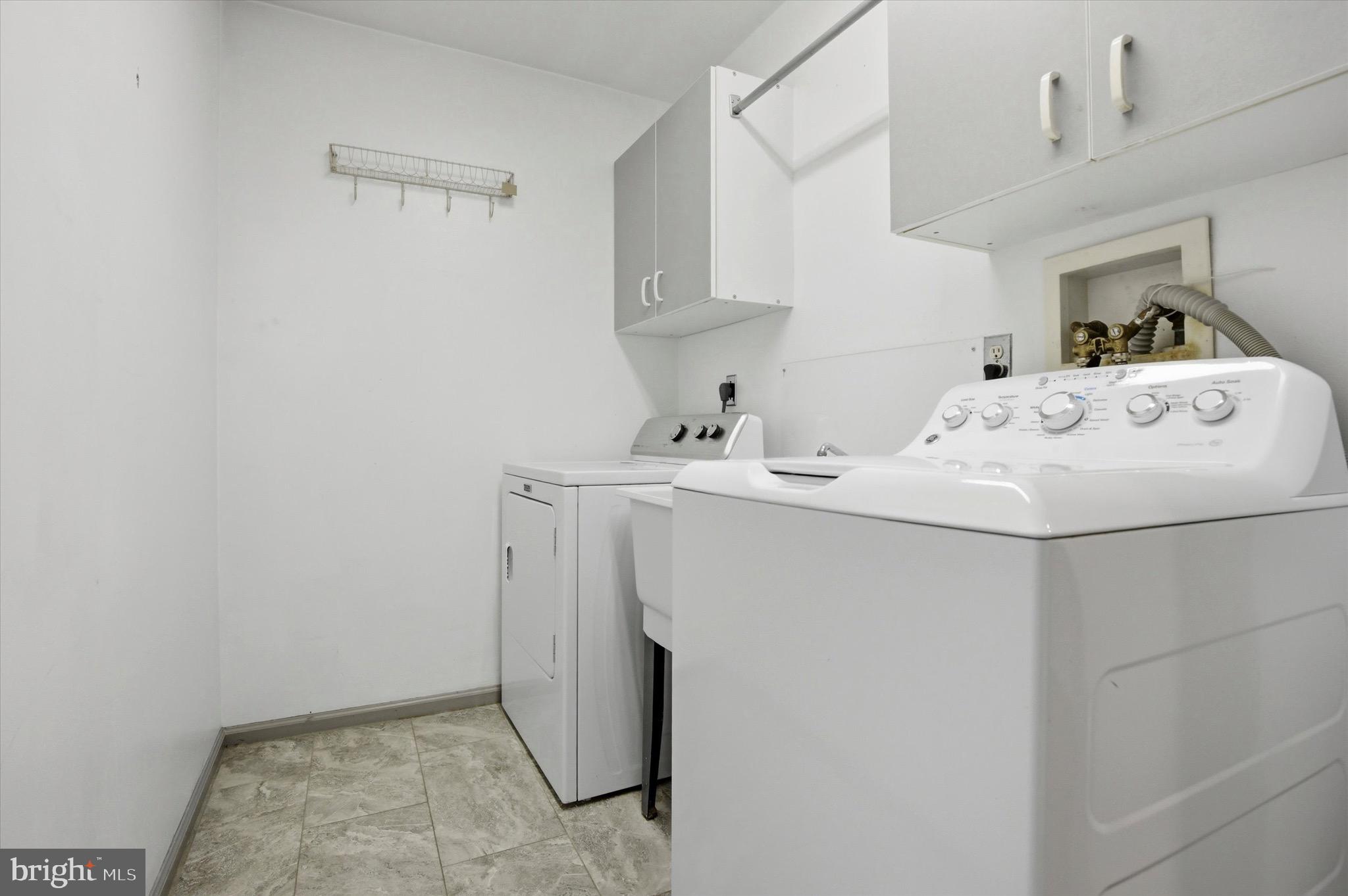 PINECREST - Residential