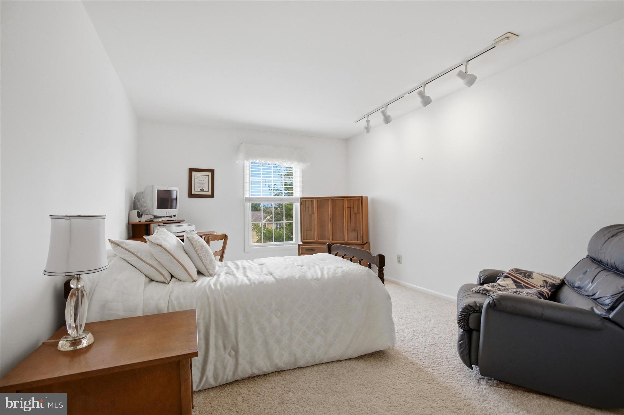 PINECREST - Residential