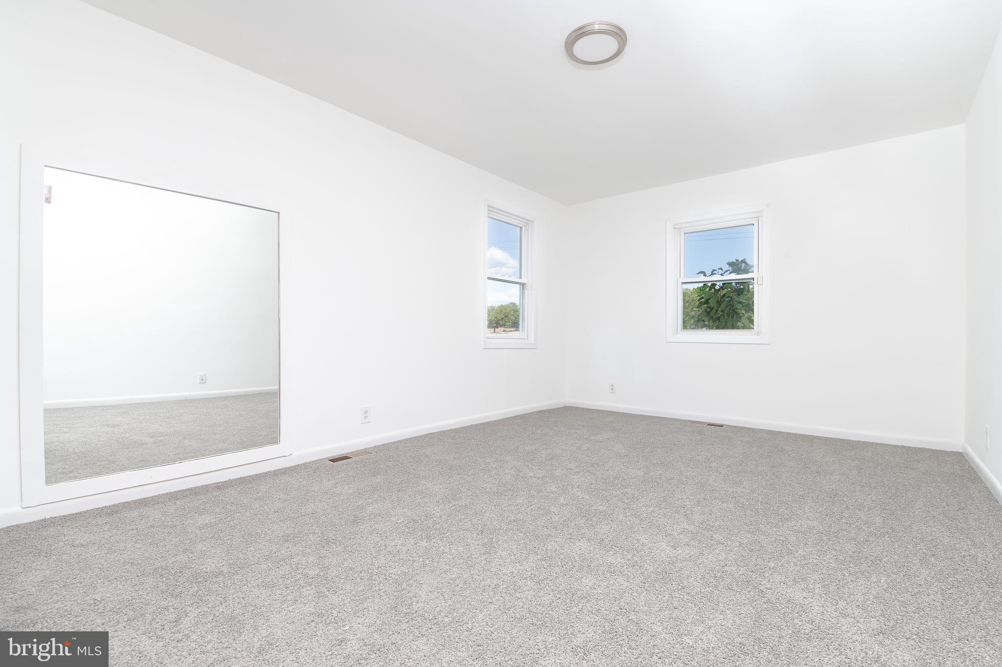 MIDDLE RIVER - Residential