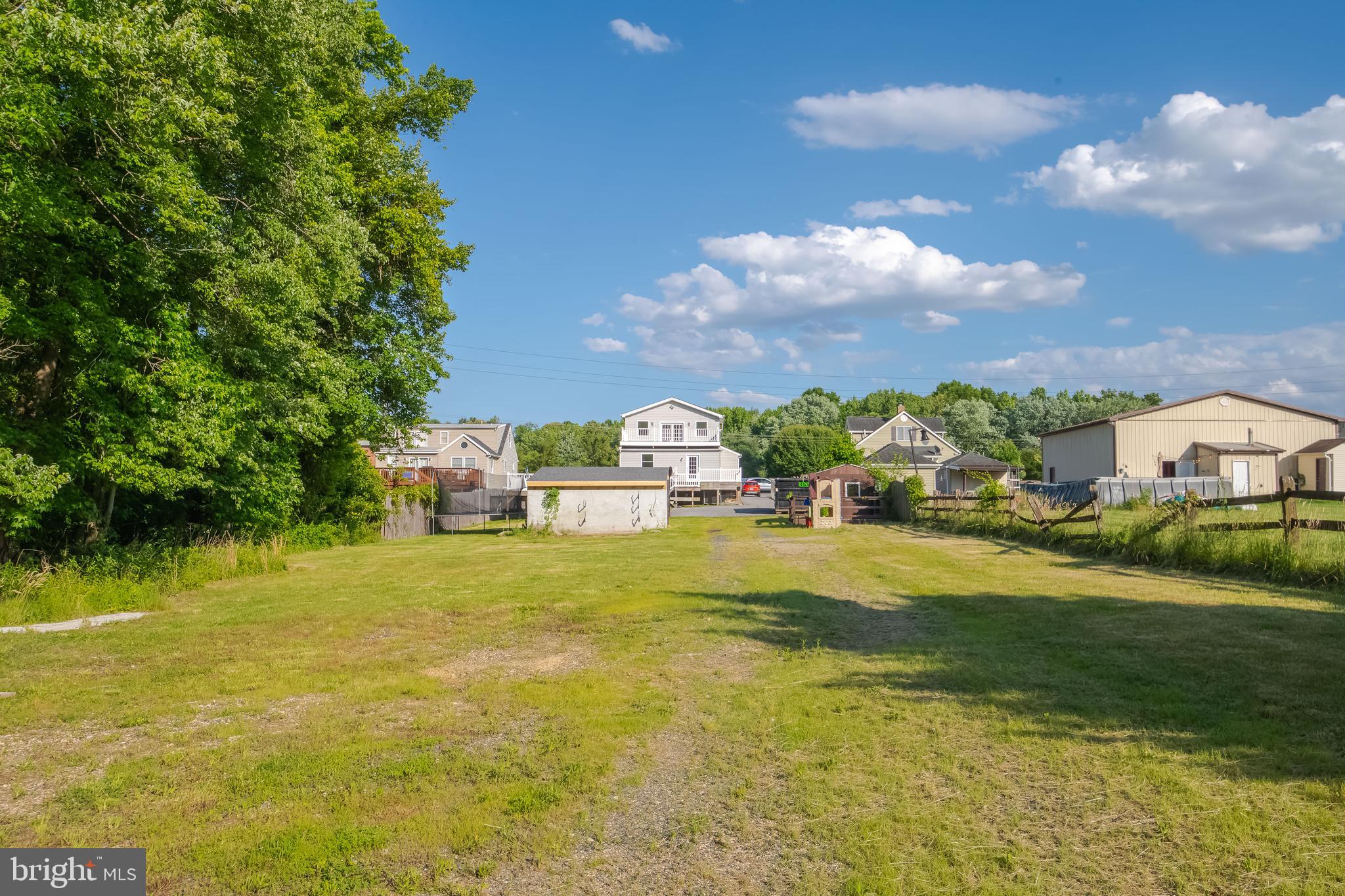 MIDDLE RIVER - Residential