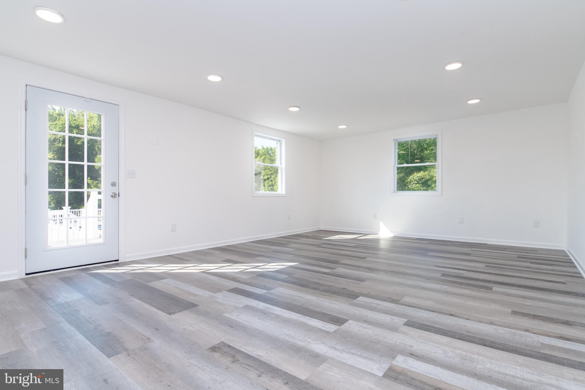 MIDDLE RIVER - Residential