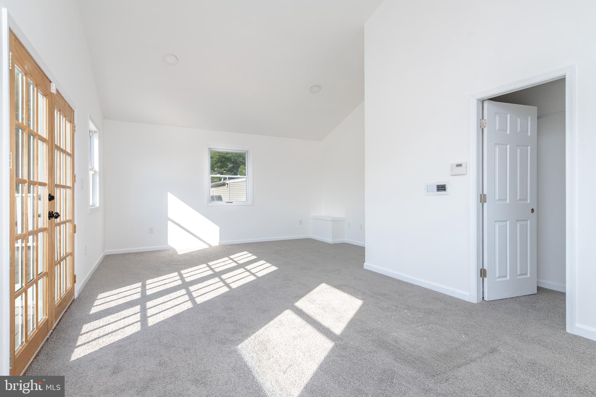 MIDDLE RIVER - Residential