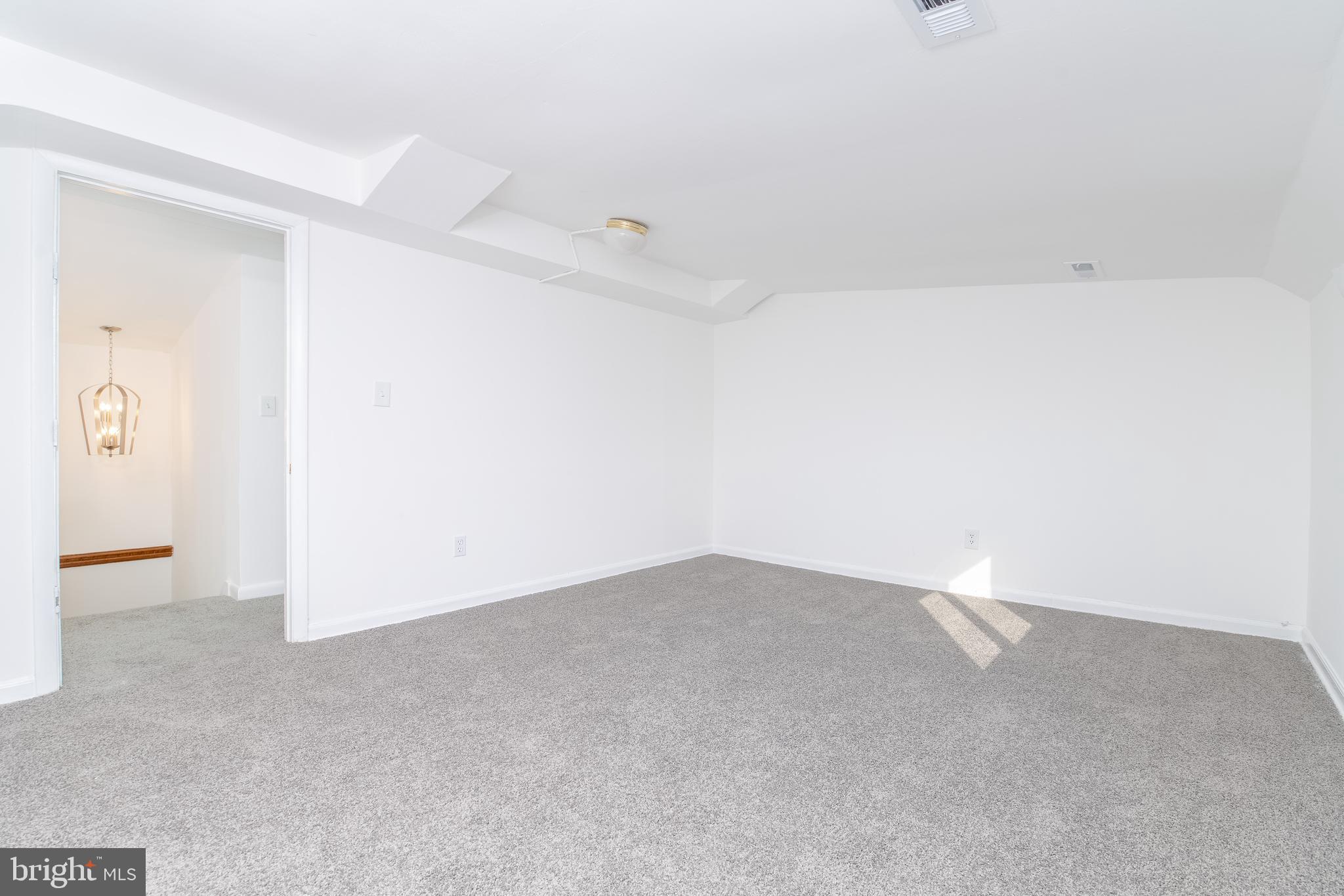 MIDDLE RIVER - Residential