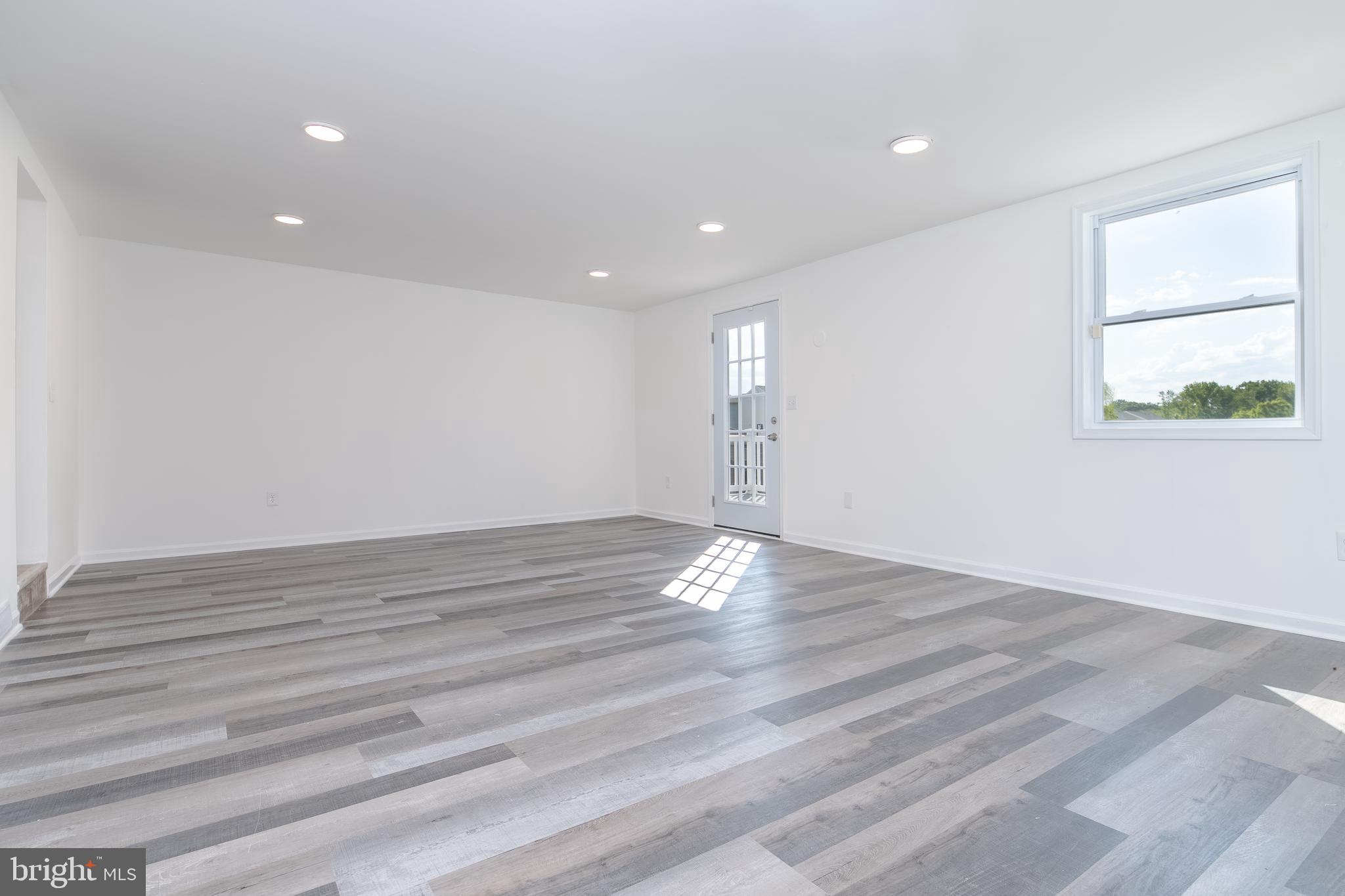 MIDDLE RIVER - Residential