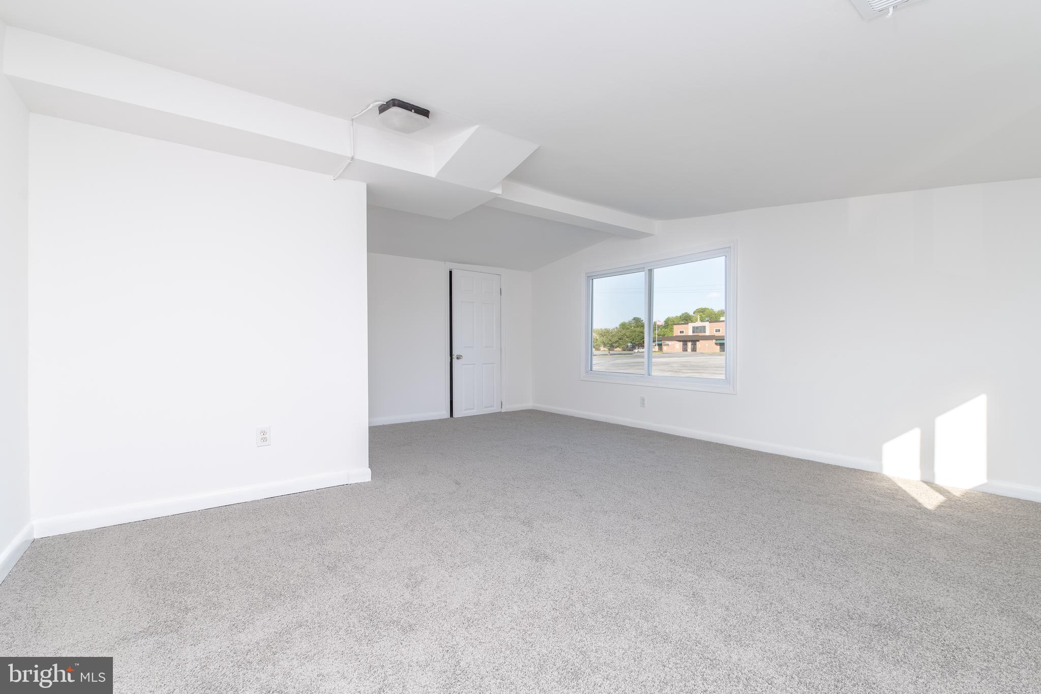 MIDDLE RIVER - Residential