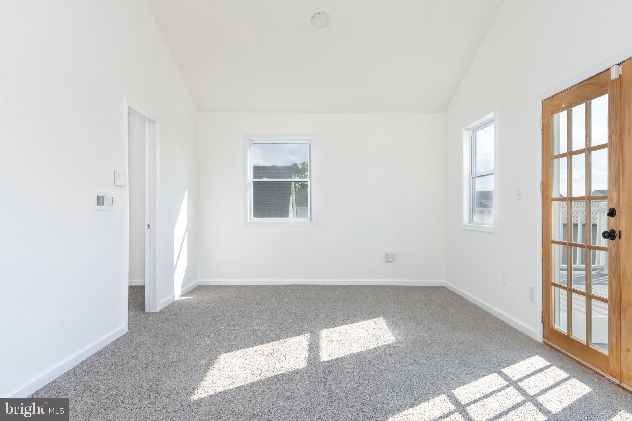 MIDDLE RIVER - Residential