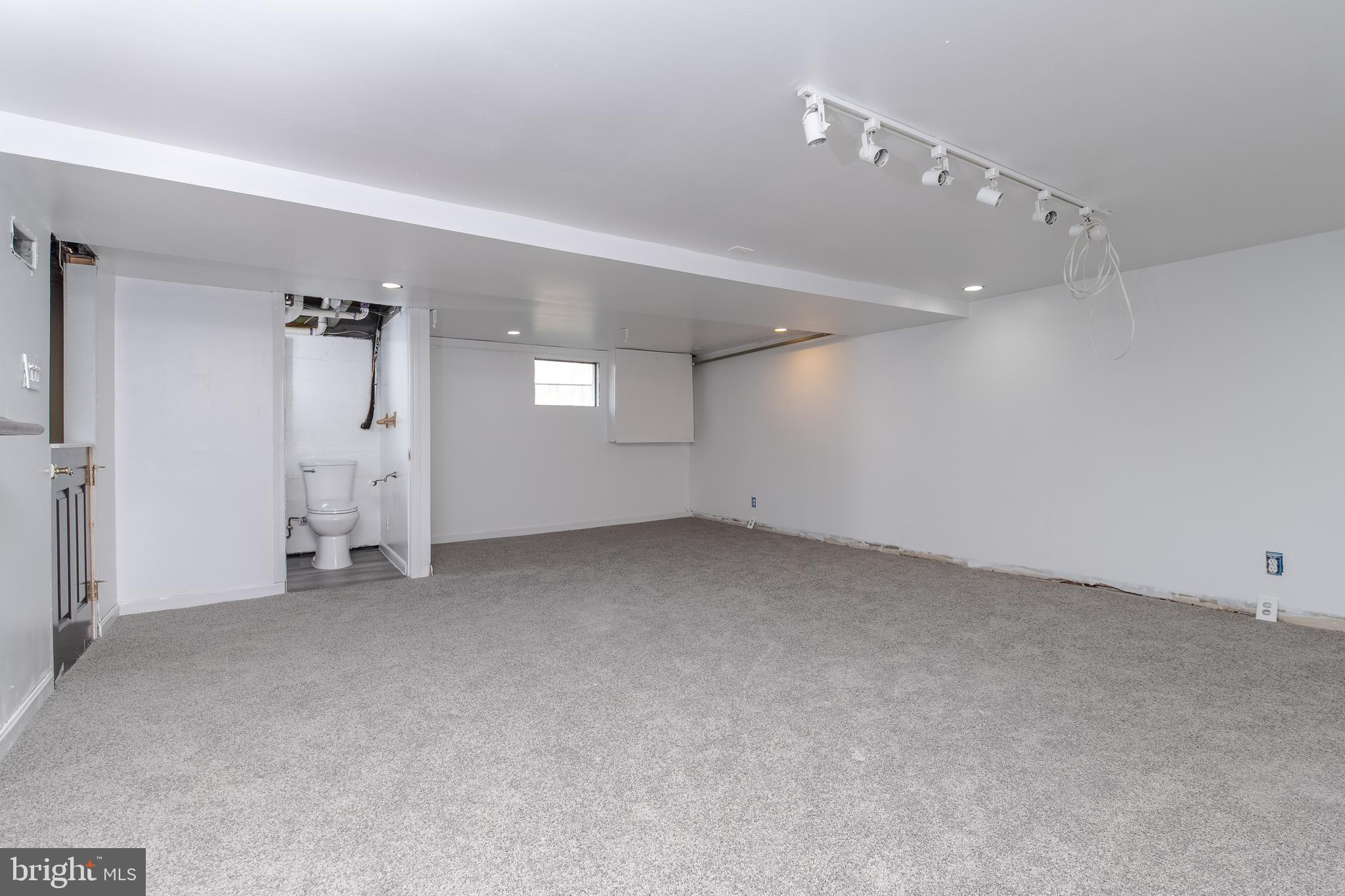 MIDDLE RIVER - Residential