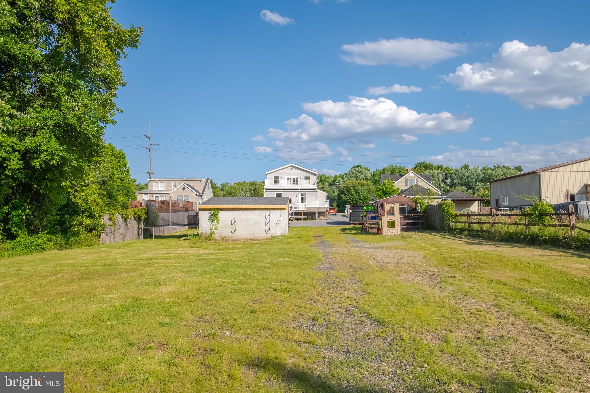MIDDLE RIVER - Residential