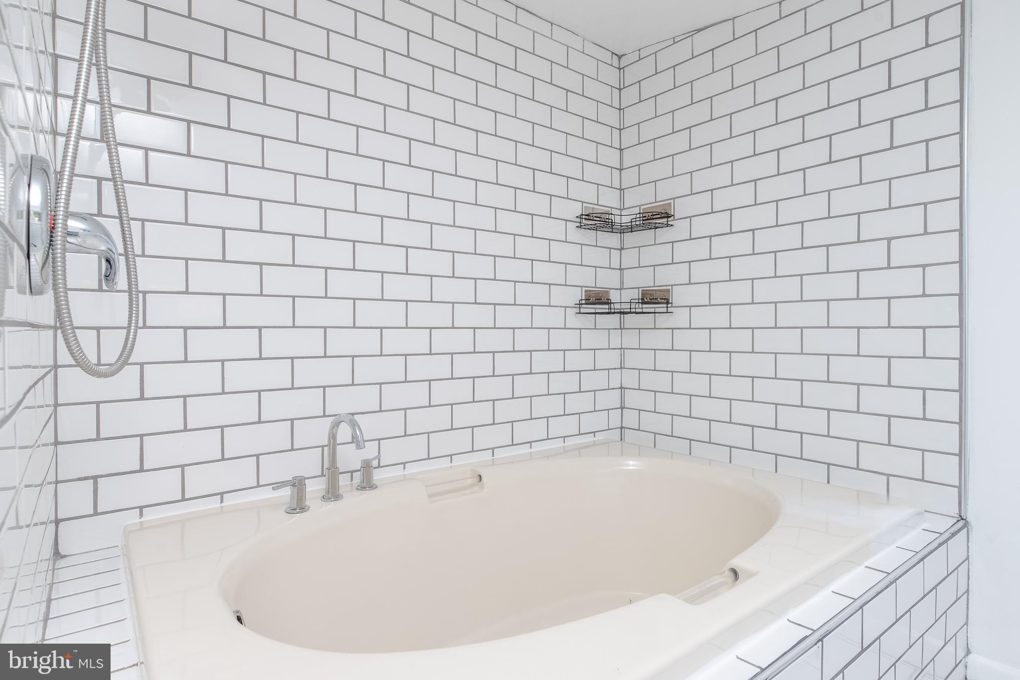 MIDDLE RIVER - Residential