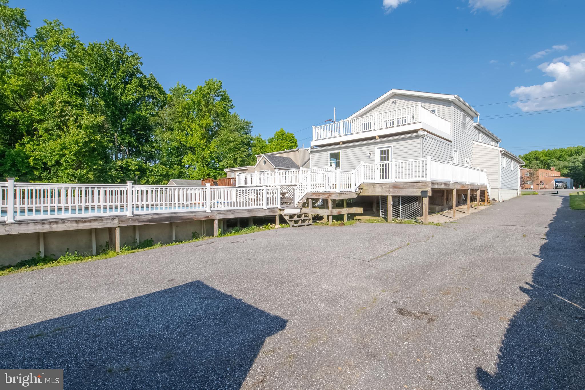 MIDDLE RIVER - Residential