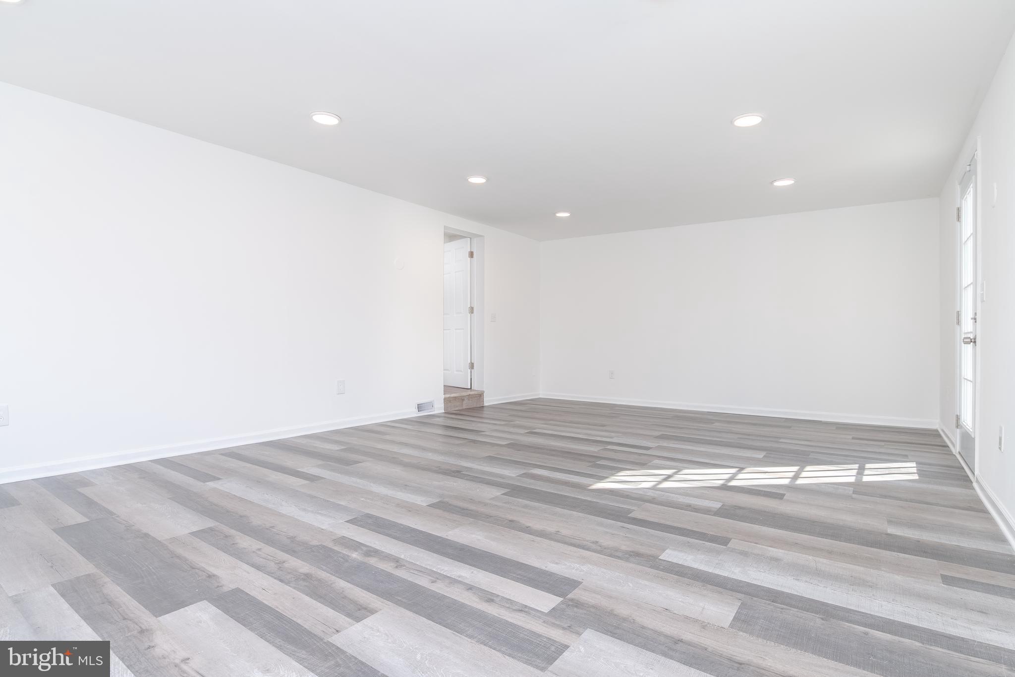 MIDDLE RIVER - Residential