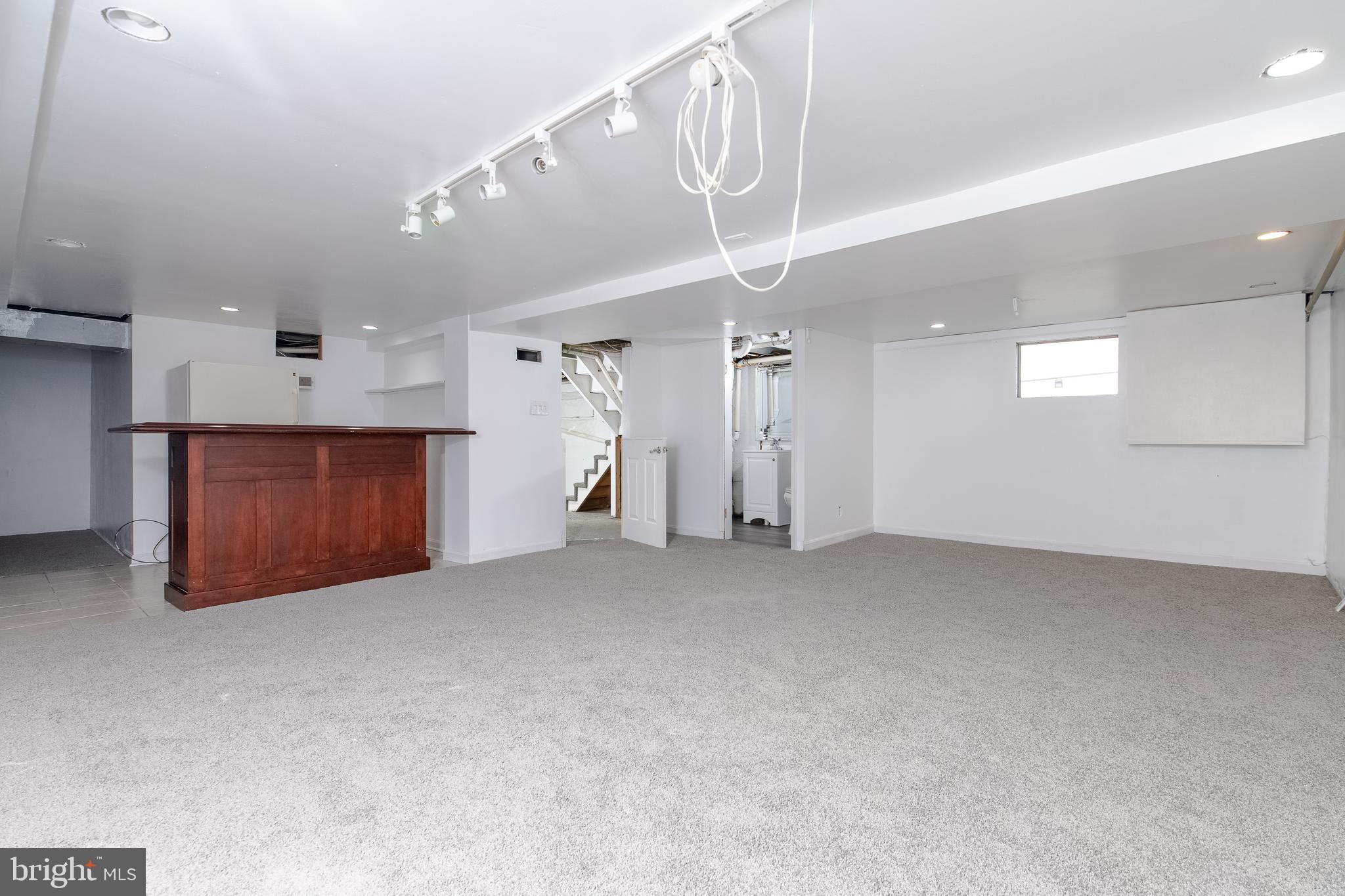 MIDDLE RIVER - Residential