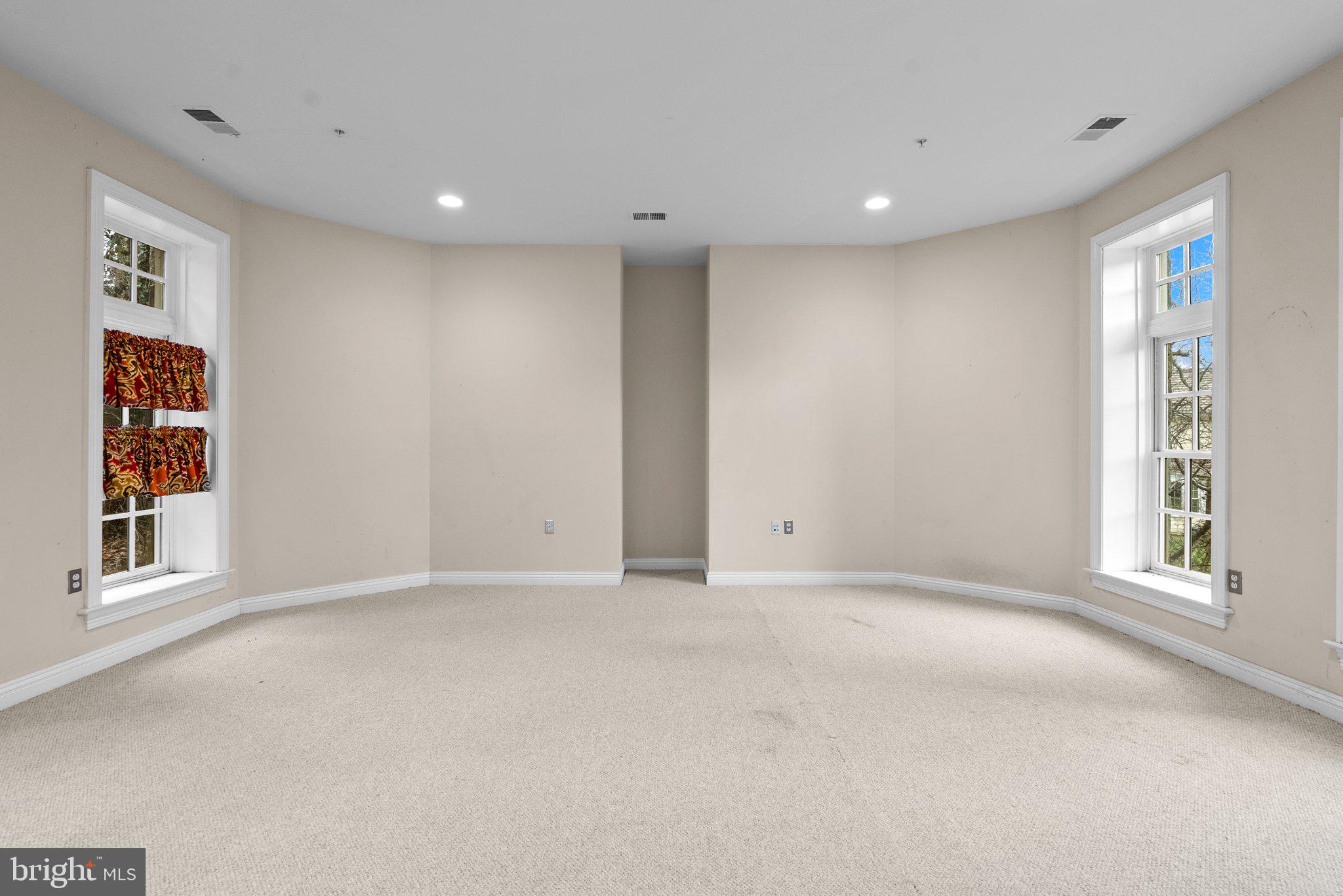 BRADLEY HILLS GROVE - Residential