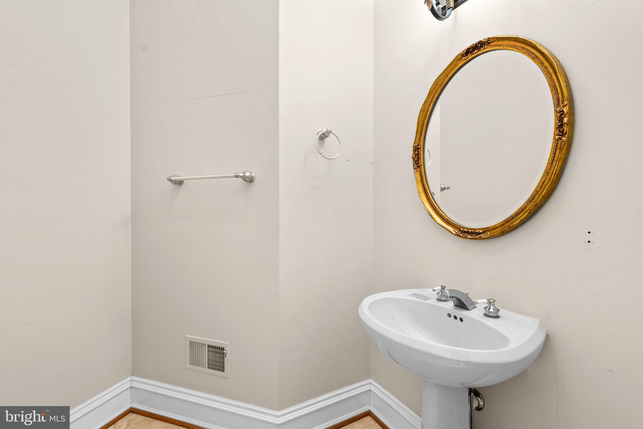 BRADLEY HILLS GROVE - Residential