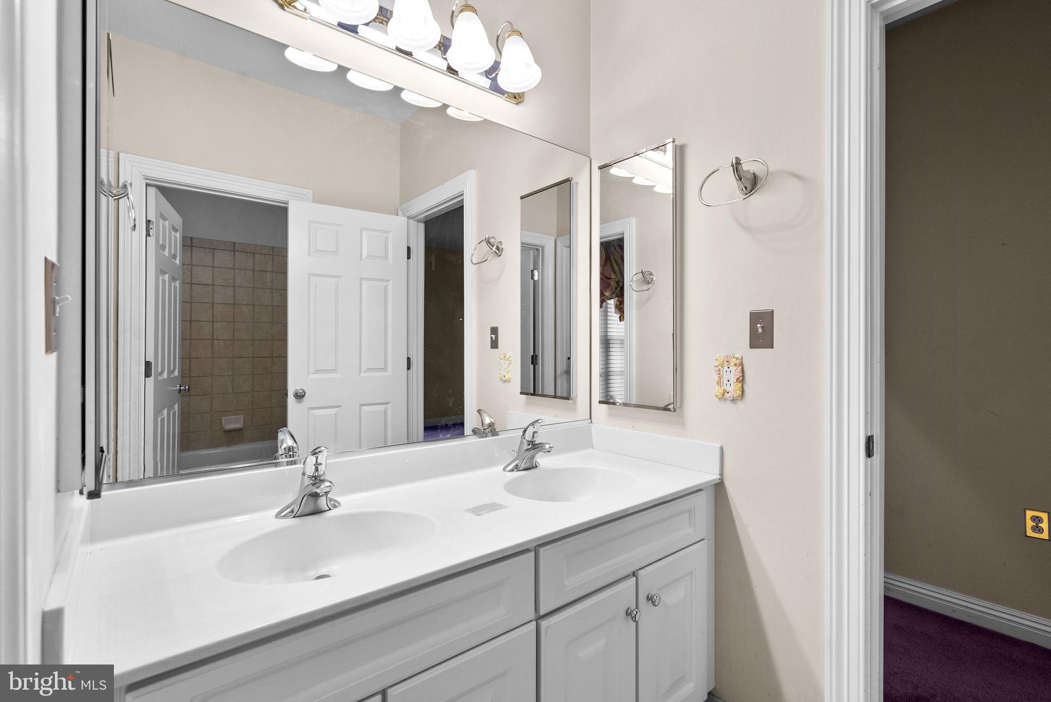 BRADLEY HILLS GROVE - Residential