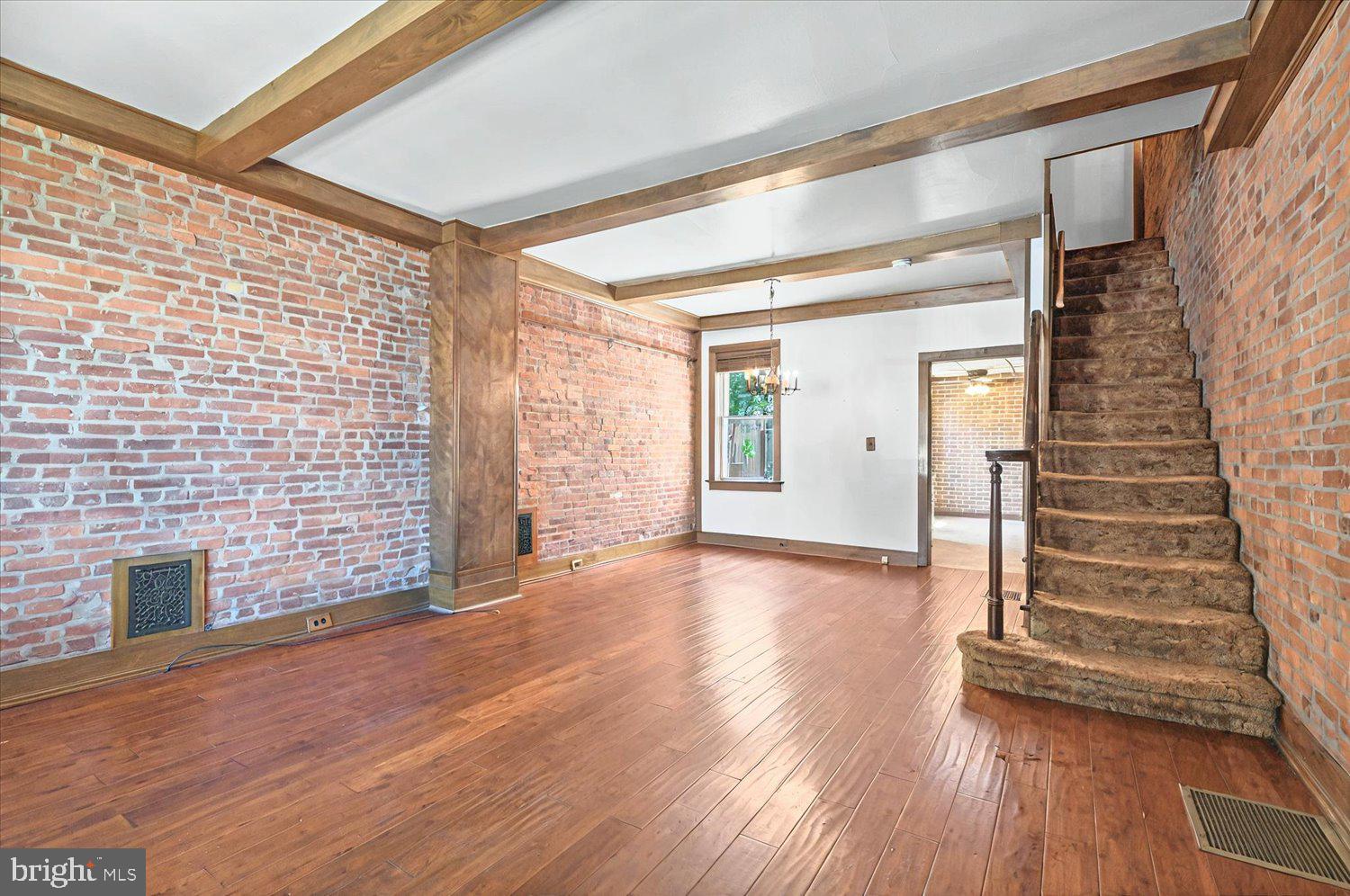 910 N PLUM STREET