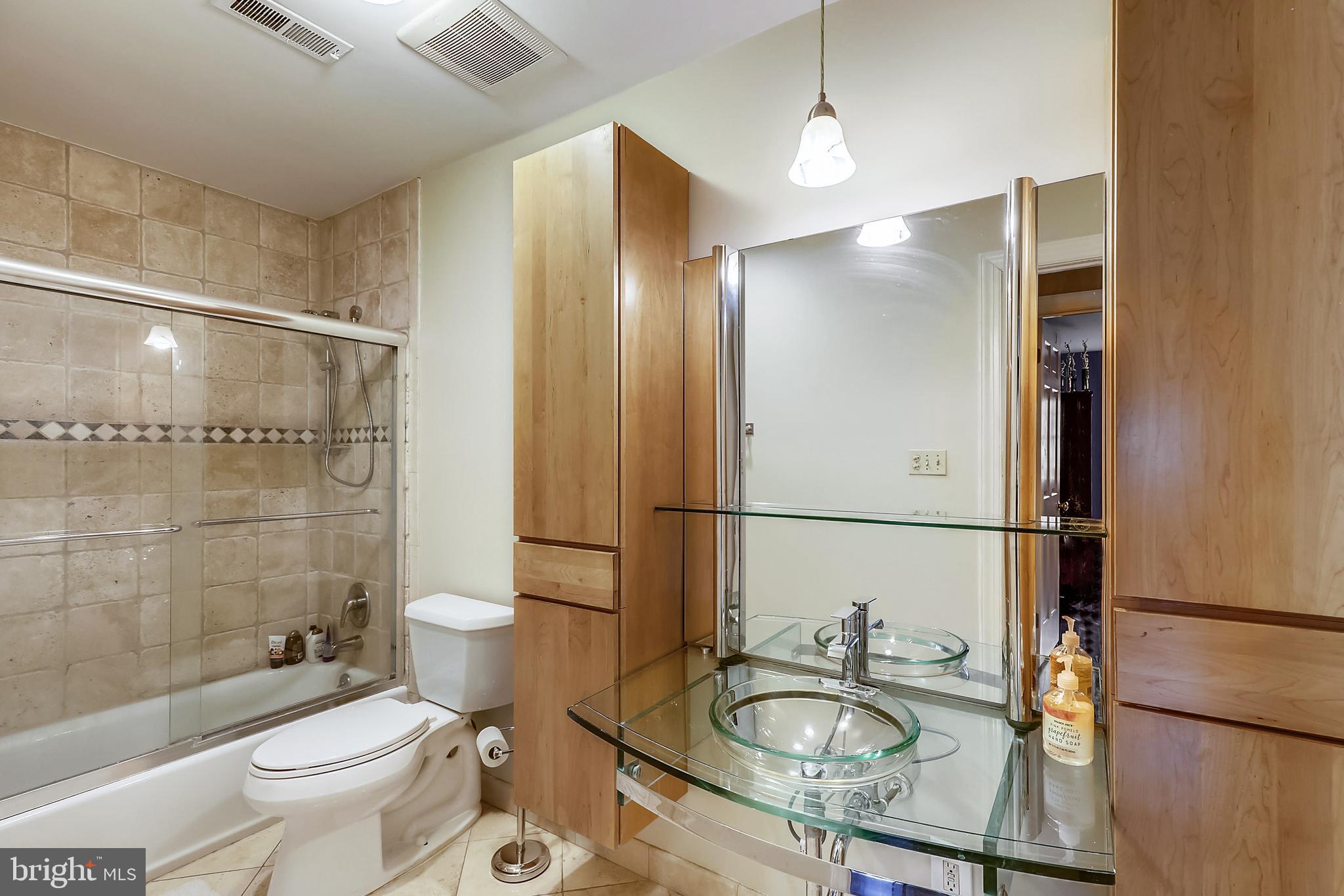 RIVER OAKS FARM - Residential Lease