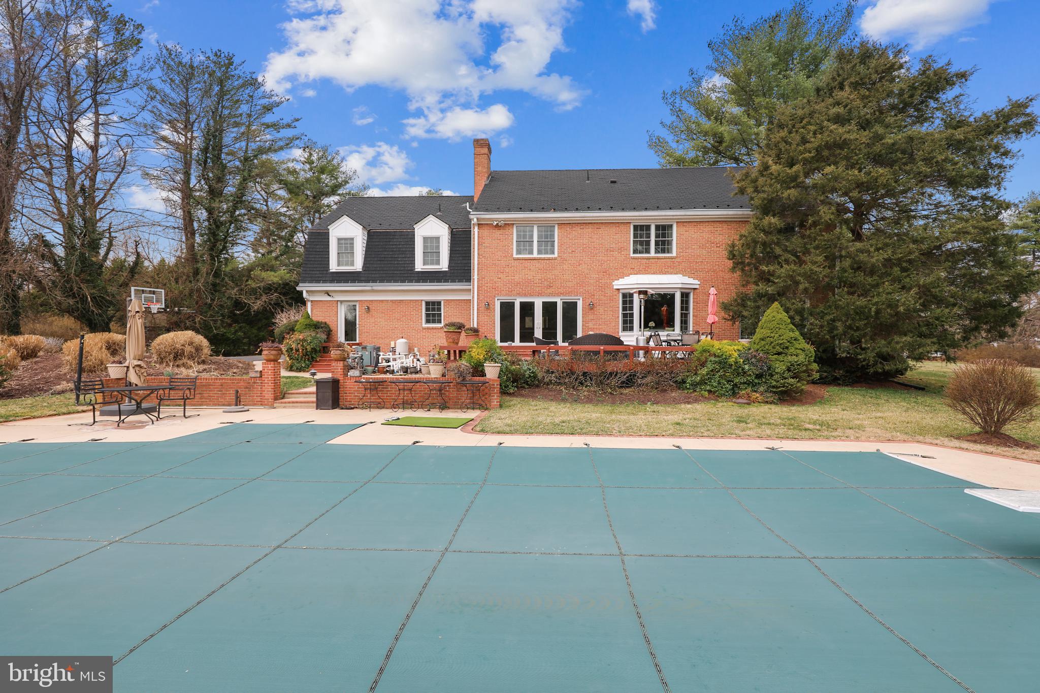 RIVER OAKS FARM - Residential Lease