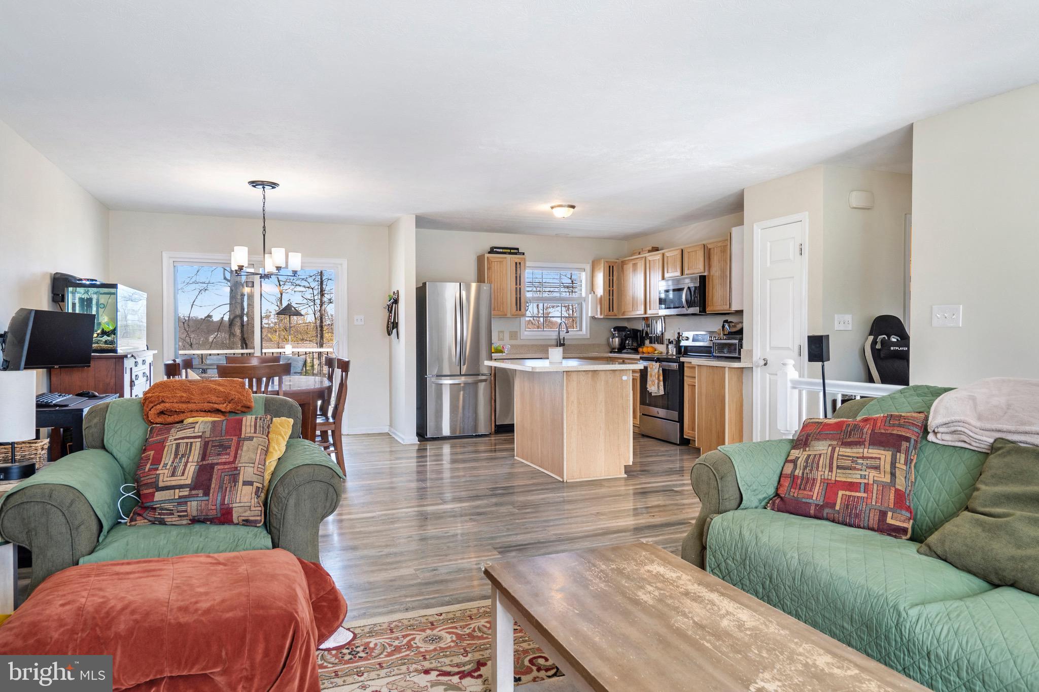 MIDDLE CREEK MANOR - Residential