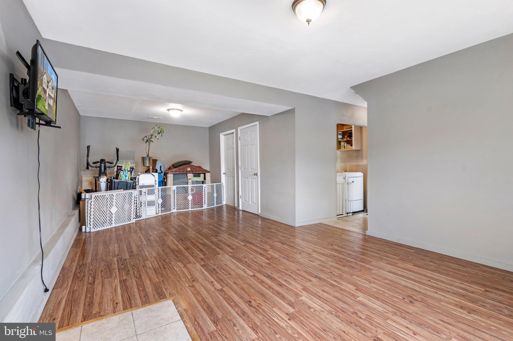 MIDDLE CREEK MANOR - Residential