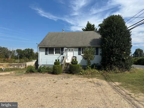 8901 Oxon Hill Road, Fort Washington, MD MLS: MDPG2180590