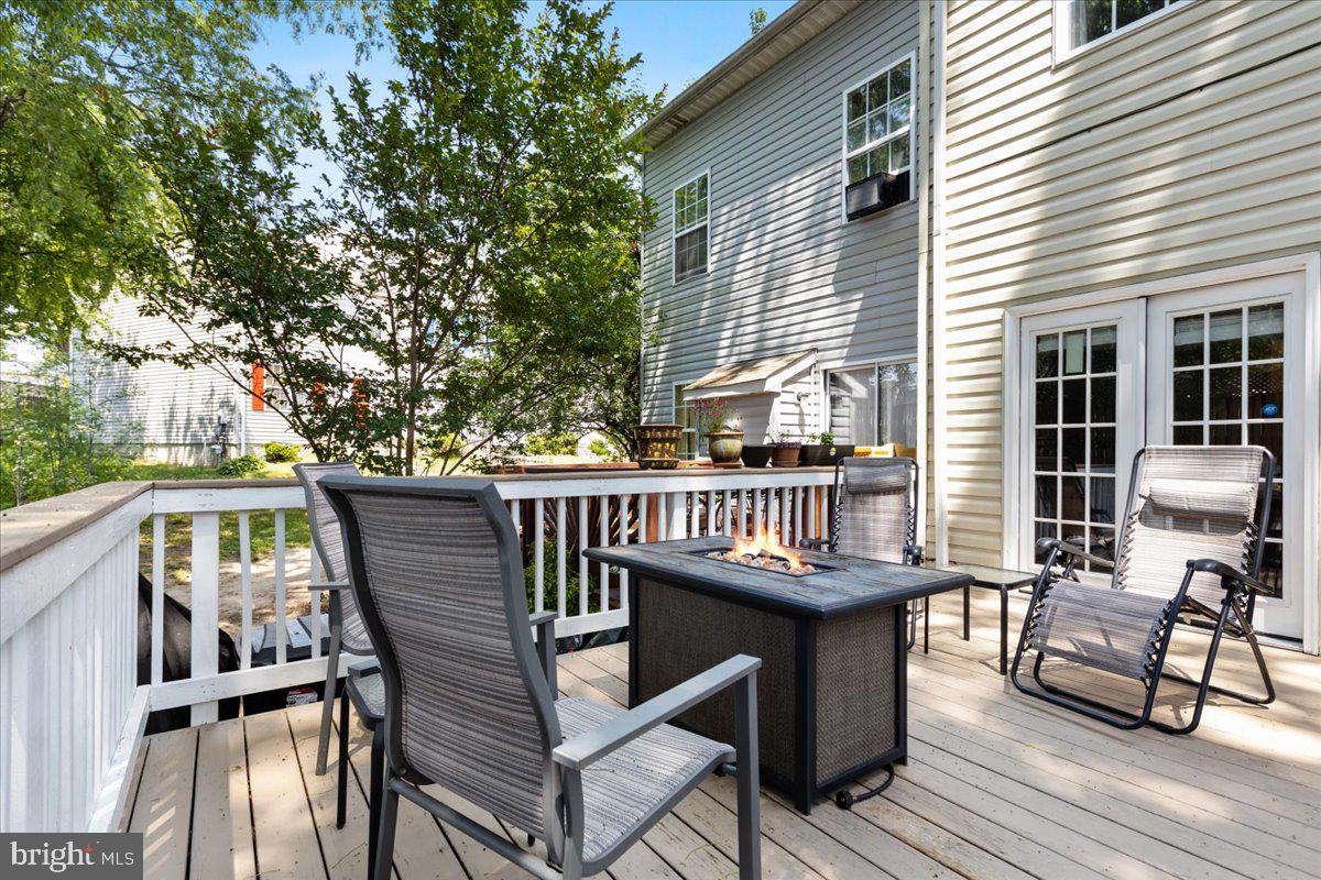 CARRIAGE PINES/LAKE VILL - Residential