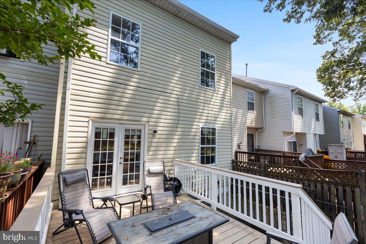 CARRIAGE PINES/LAKE VILL - Residential