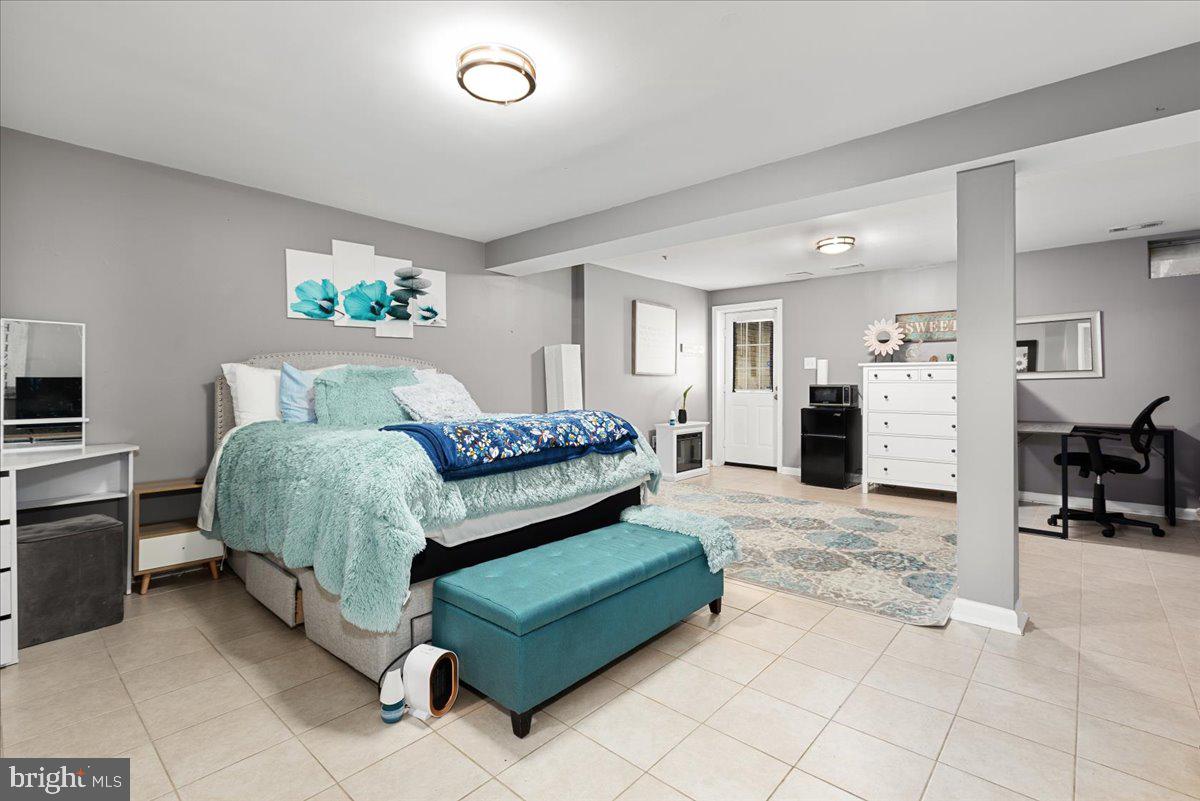 CARRIAGE PINES/LAKE VILL - Residential