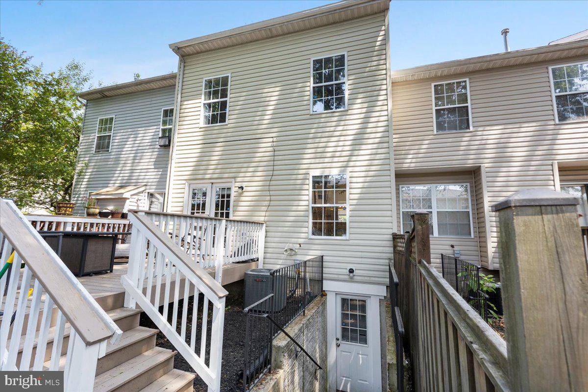 CARRIAGE PINES/LAKE VILL - Residential