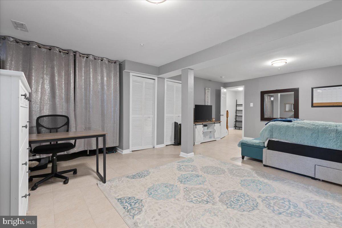 CARRIAGE PINES/LAKE VILL - Residential