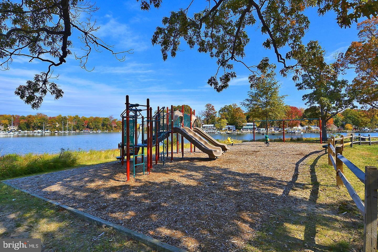 WOODLAND BEACH - Residential