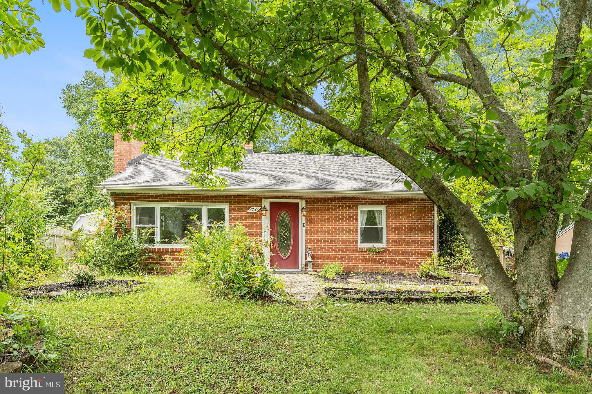 WOODLAND BEACH - Residential