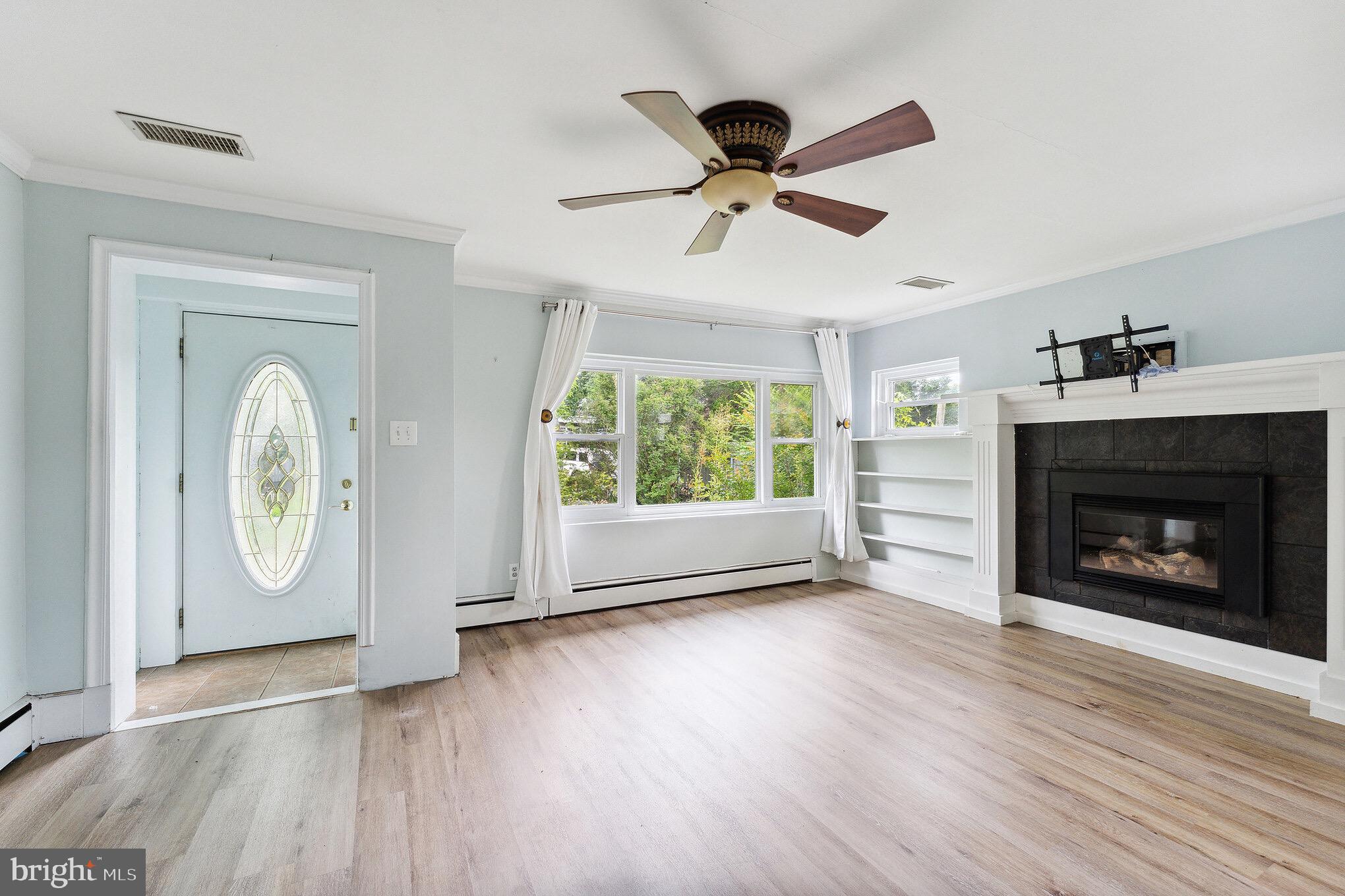 WOODLAND BEACH - Residential