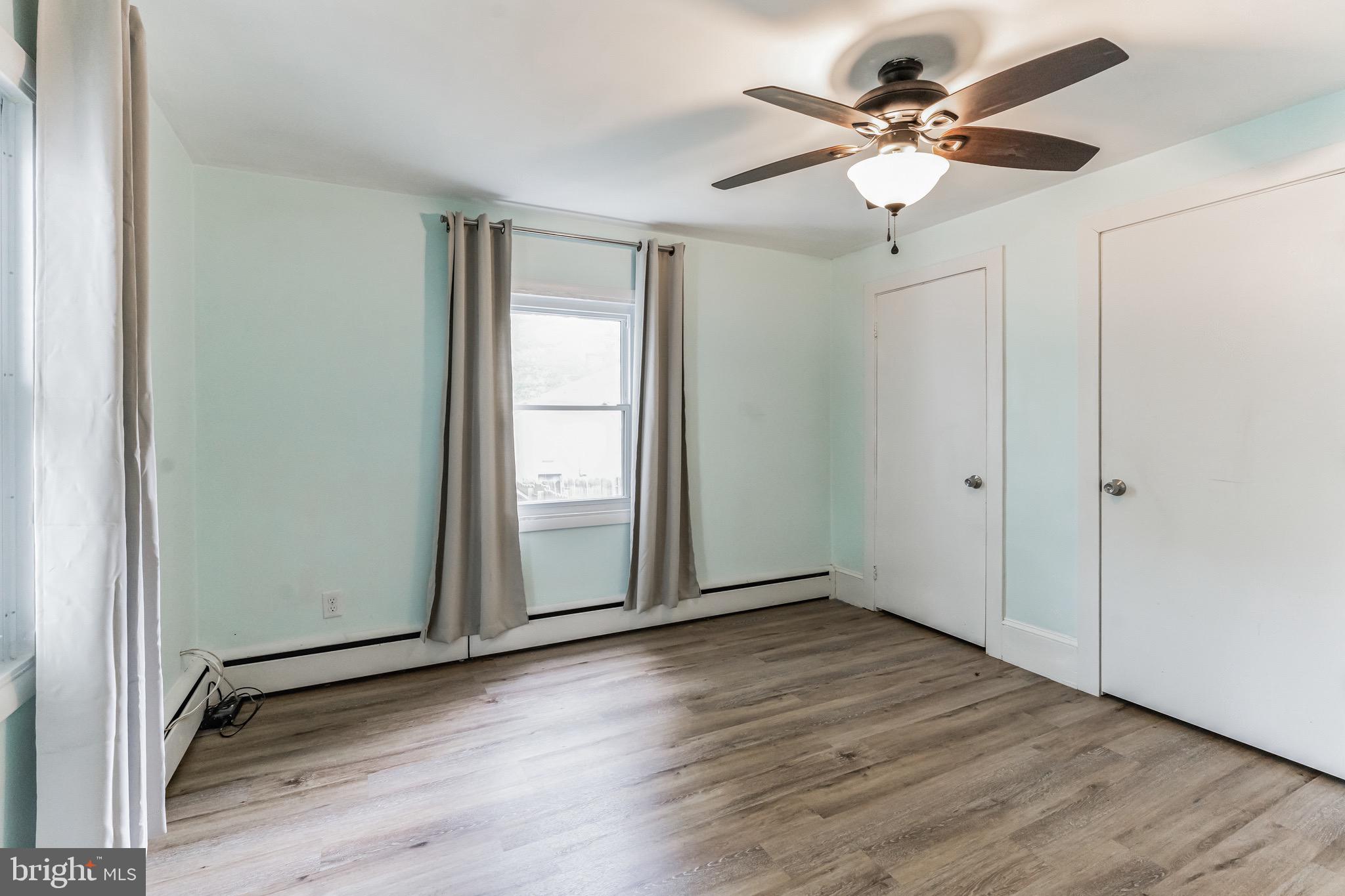 WOODLAND BEACH - Residential