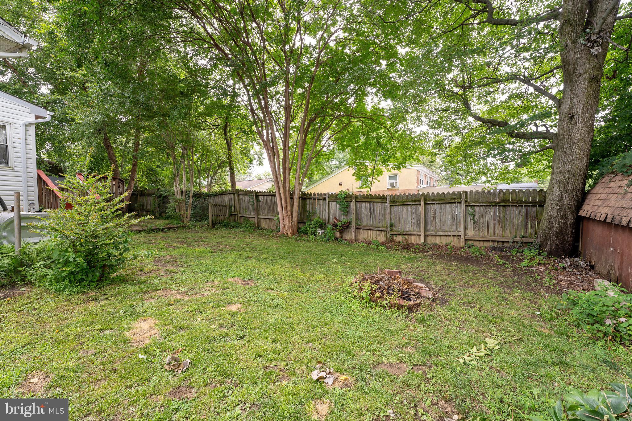 WOODLAND BEACH - Residential