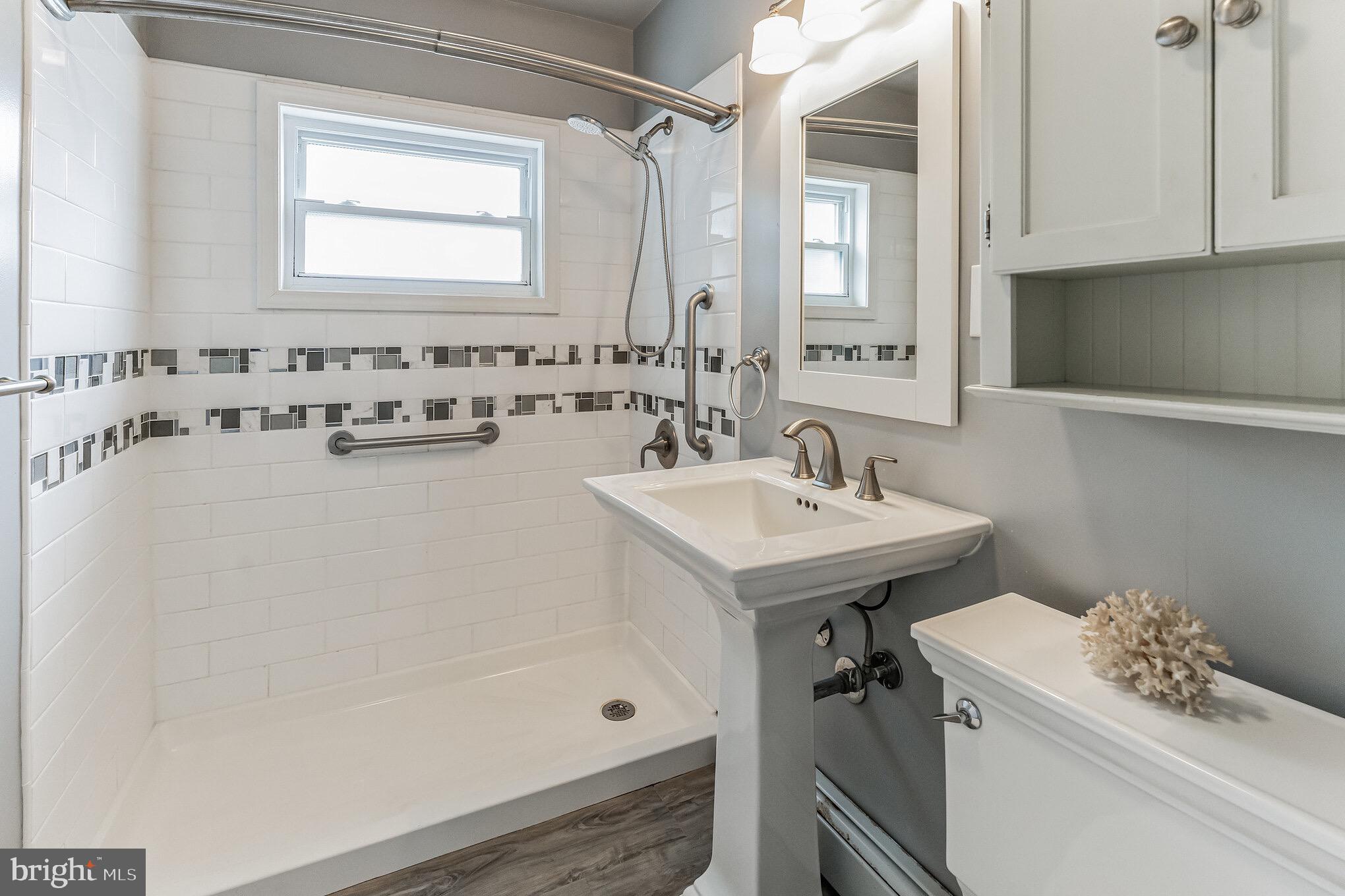 WOODLAND BEACH - Residential