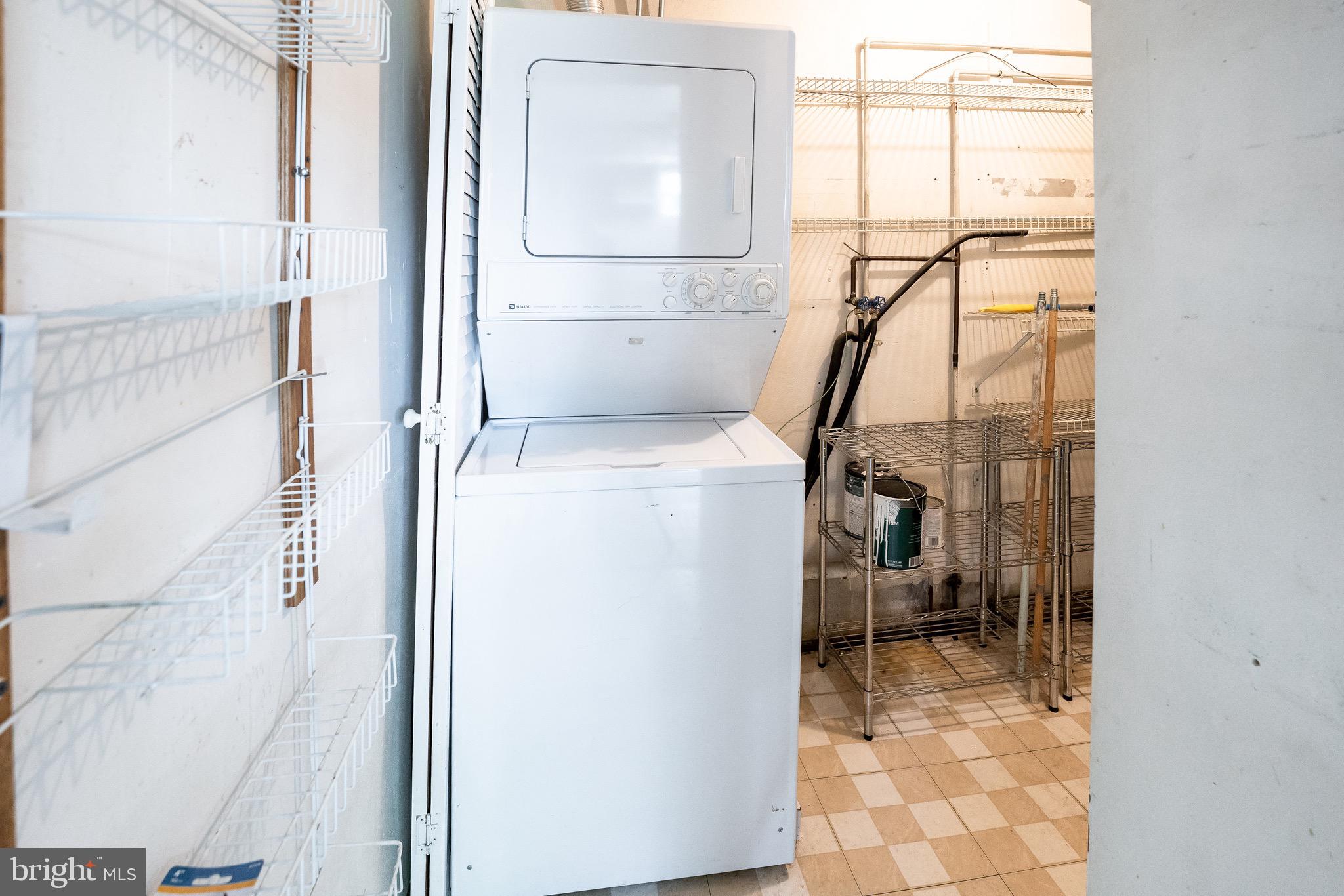 WOODLAND BEACH - Residential