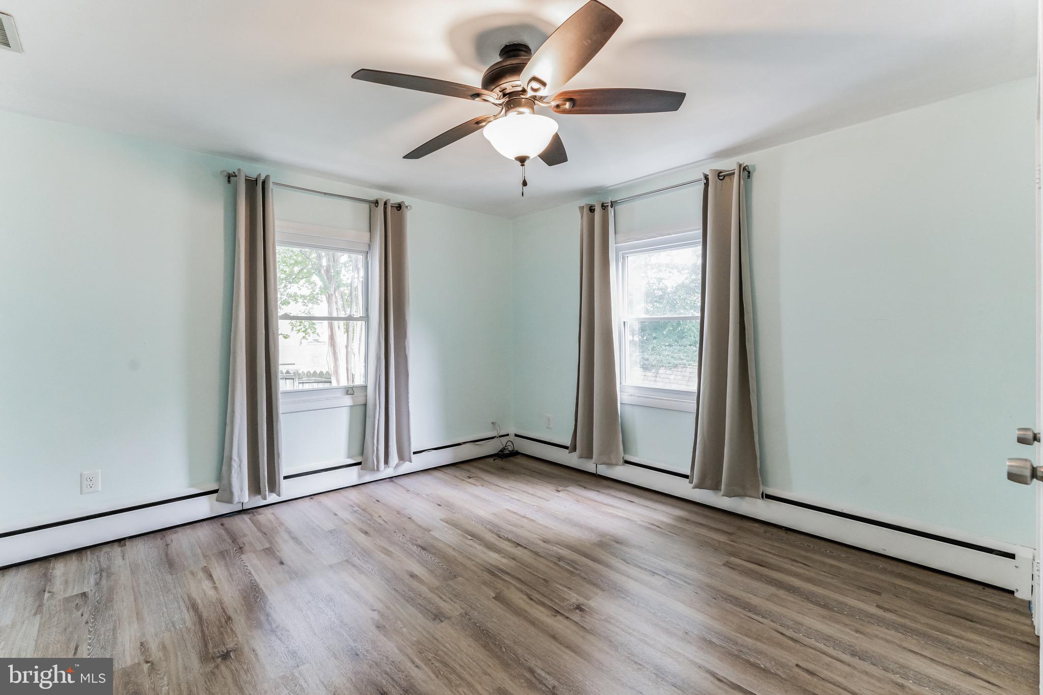 WOODLAND BEACH - Residential