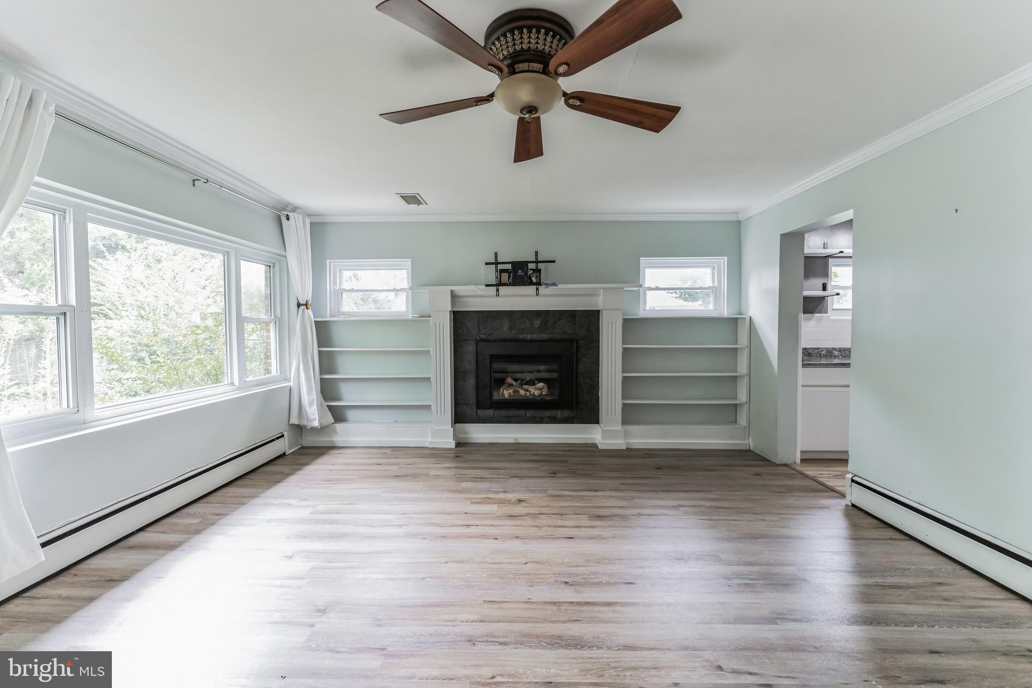 WOODLAND BEACH - Residential