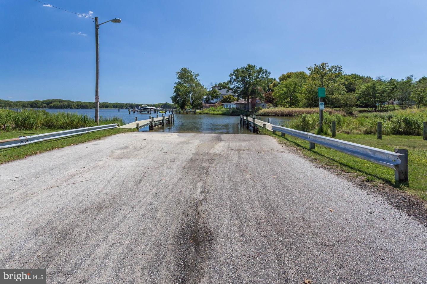 WOODLAND BEACH - Residential