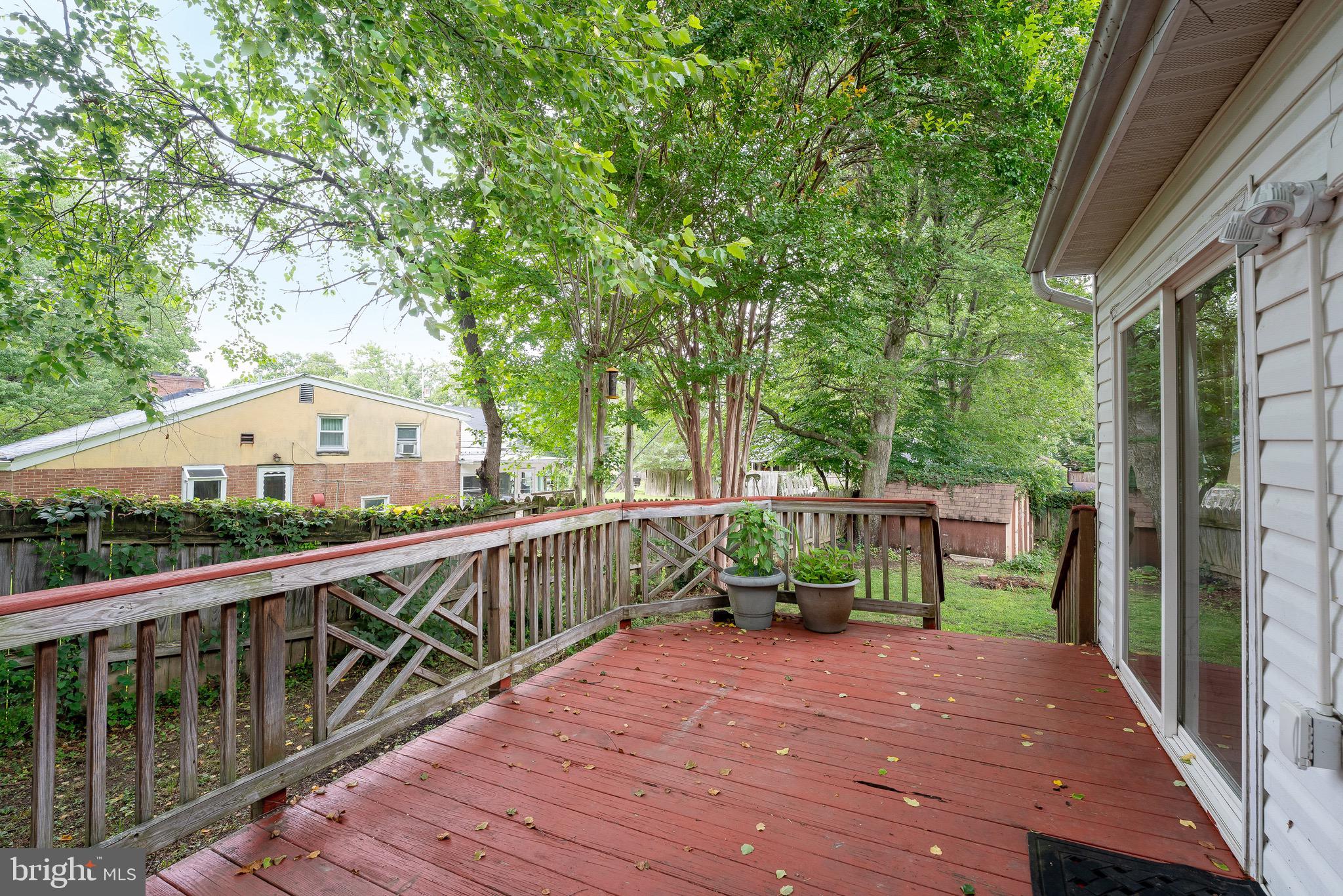 WOODLAND BEACH - Residential