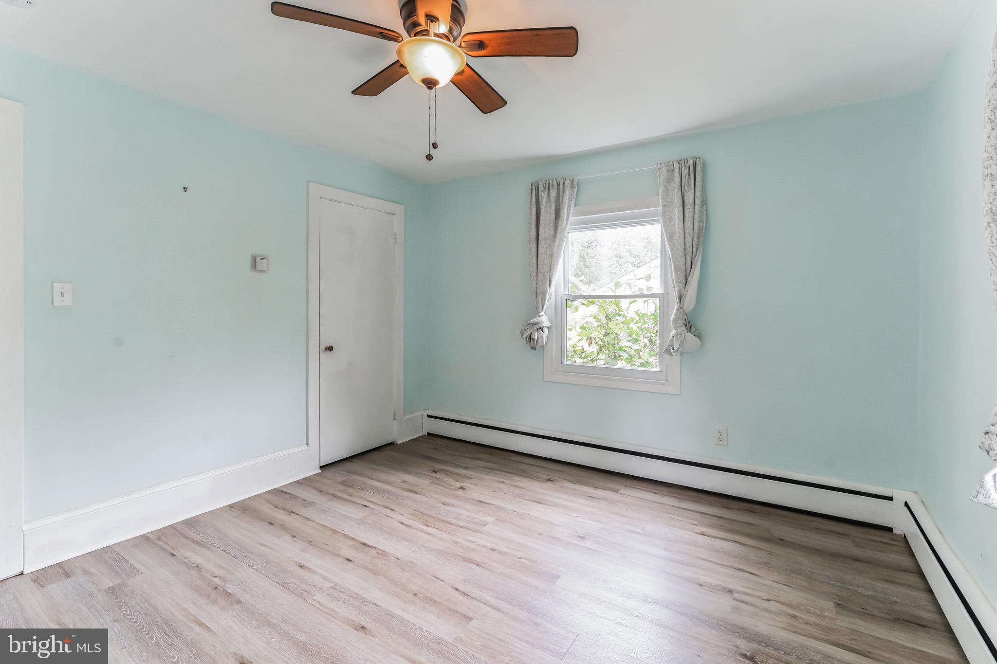 WOODLAND BEACH - Residential