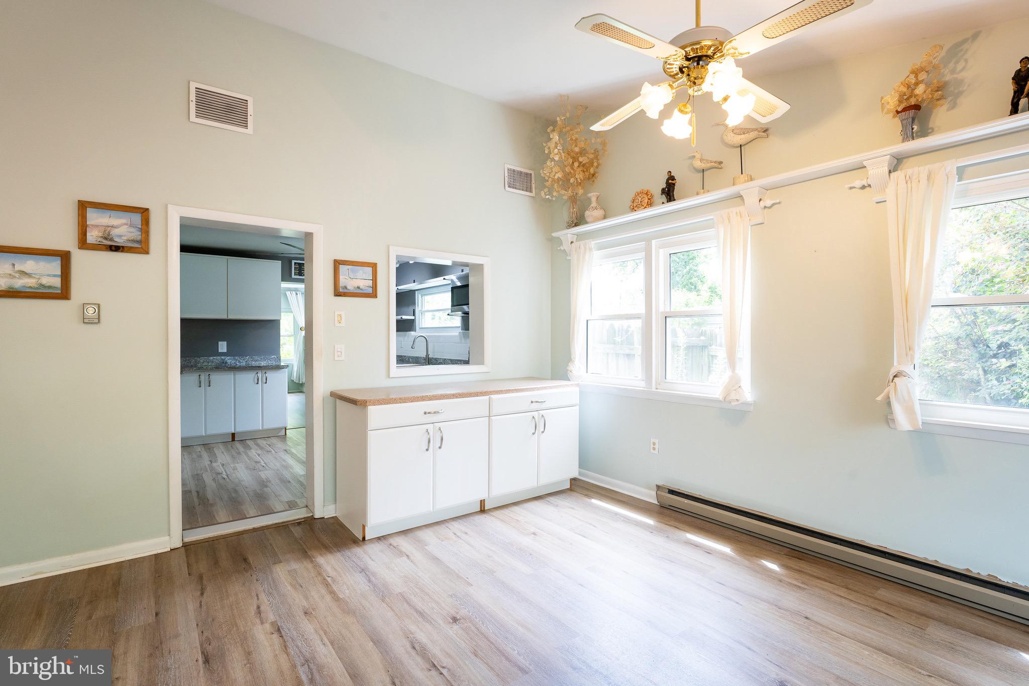 WOODLAND BEACH - Residential