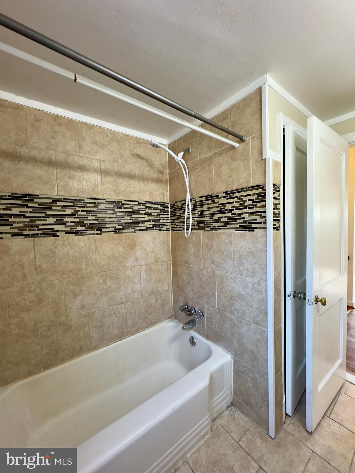 IDLEWOOD - Residential Lease