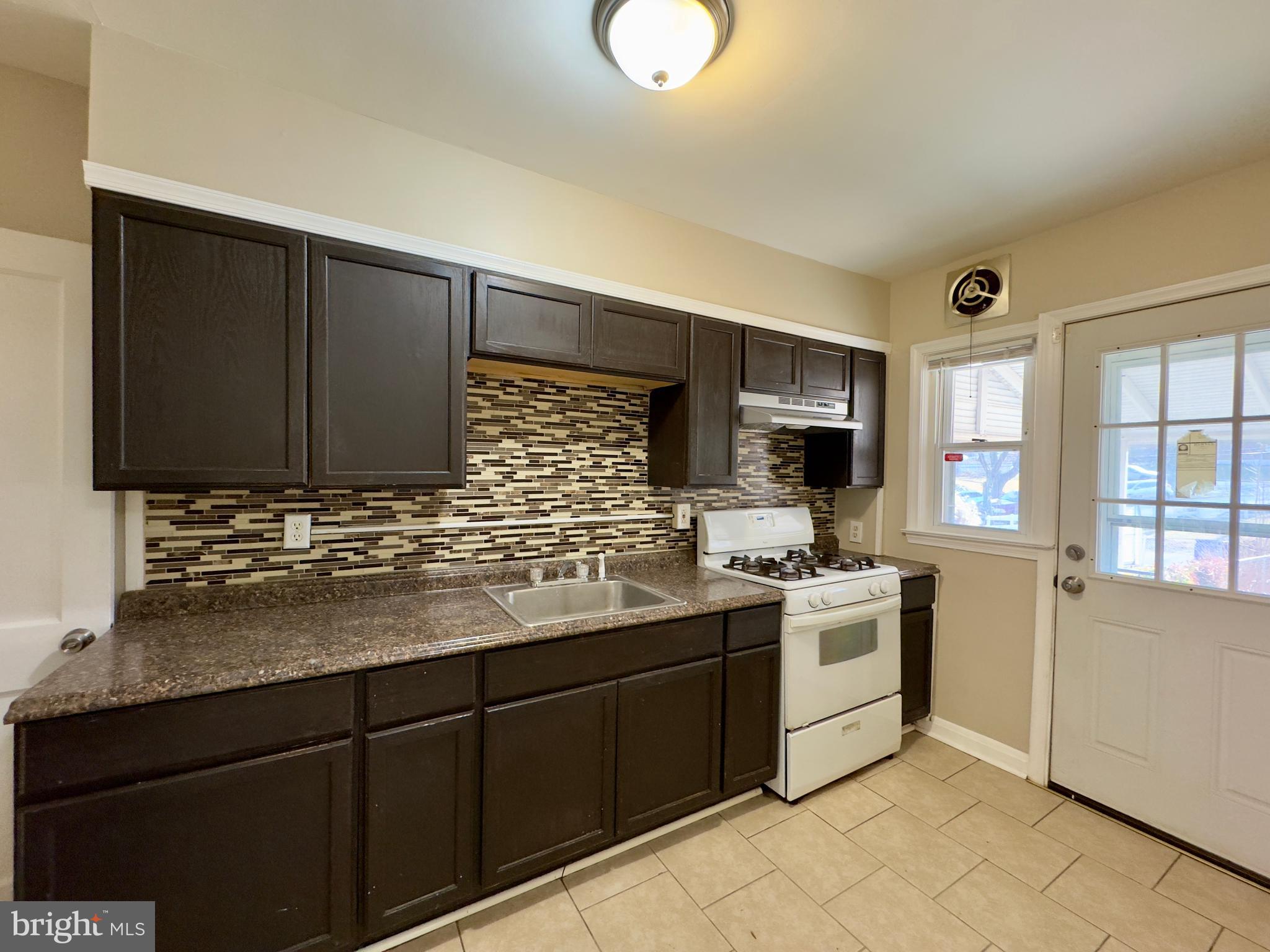 IDLEWOOD - Residential Lease