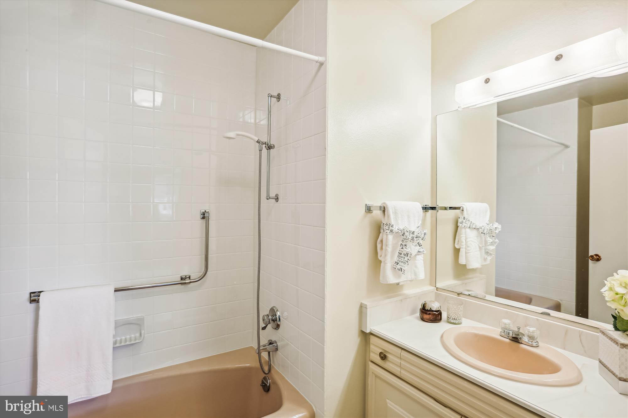 LEISURE WORLD - Residential